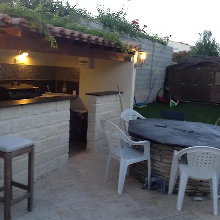 8 Pers+ Piscine Sans Vis A Vis